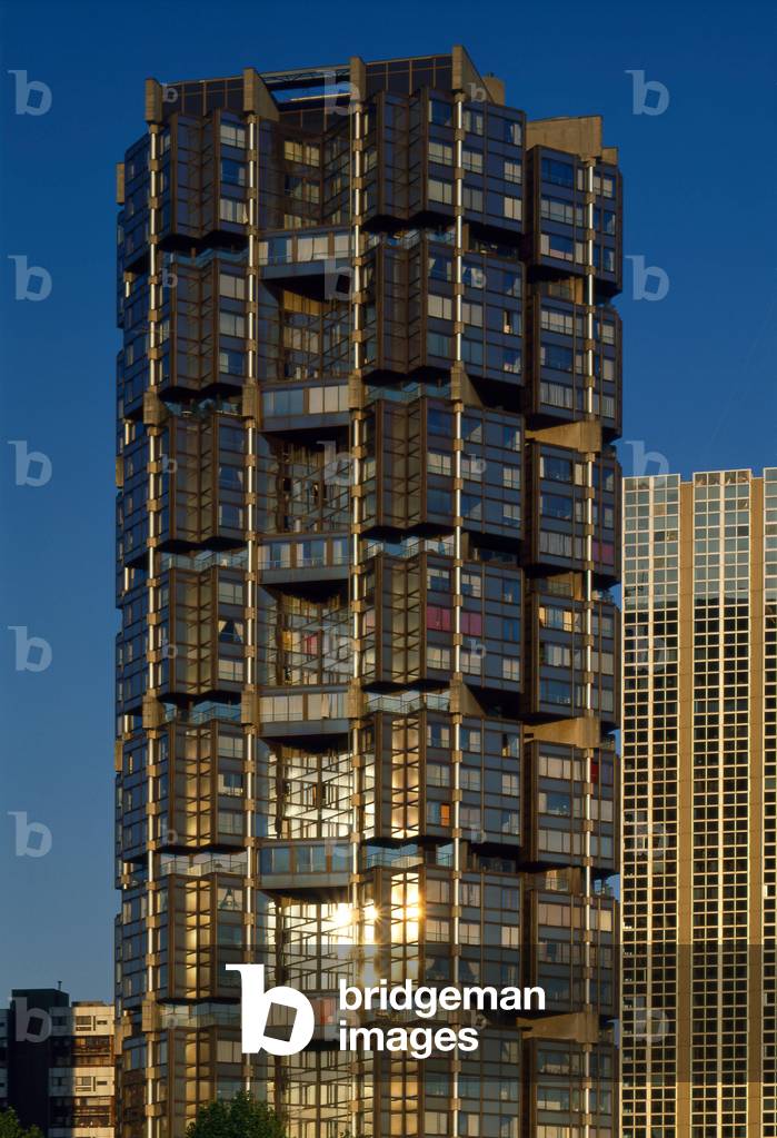 Tour Totem at the Front de Seine Paris 15th arrondissement. Architects Michel Andrault and Pierre Parat, 1978.