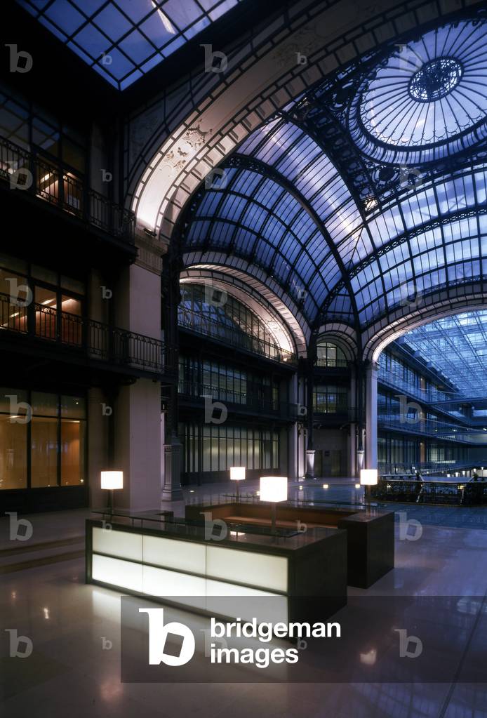 Le Centorial, Rehabilitation of the headquarters of Credit Lyonnais, 17-23 boulevard des Italians, Paris 2. The Centorial, restructuring of the former headquarters of Credit Lyonnais. It now includes 38,000 square meters of office space on eight levels. The old building has been completely demoli with the exception of the elements of historical monuments in particular the facade and the dome.
