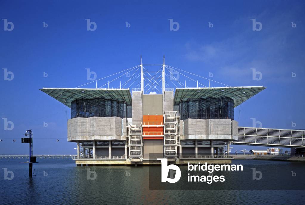 The Oceans Pavilion has the Universal Exhibition of Lisbon (Portugal), 1998.Architect Peter Chermayeff.