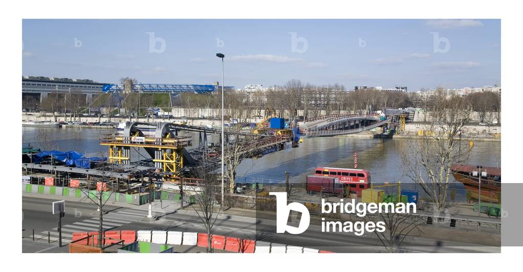 The Simone de Beauvoir bridge in Paris 75013. Architect Dietmar Feichtinger, 2006. The 37th Paris bridge, the Simone de Beauvoir bridge, has just been installed on January 30 between Bercy and the Bibliotheque de France.