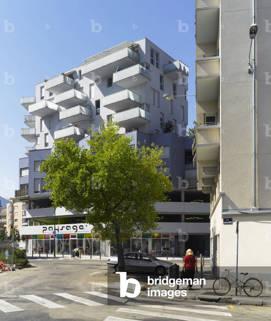 Housing building (2004) in the Lustucru ZAC in Grenoble (Isere, Rhone Alpes). Photography 15/08/07.