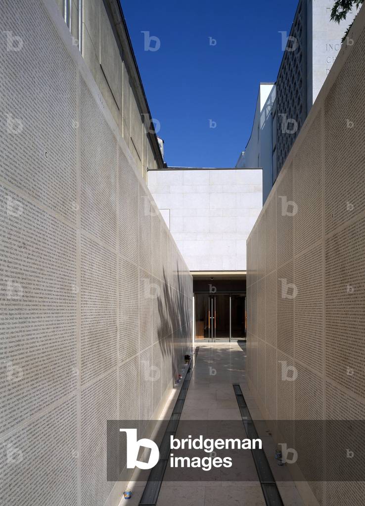 Le mur des Names au Memorial de la Shoah, 17 rue Geoffroy l'Asnier, Paris 4. Architect Antoine Jouve, Simon Vignaud, 2005