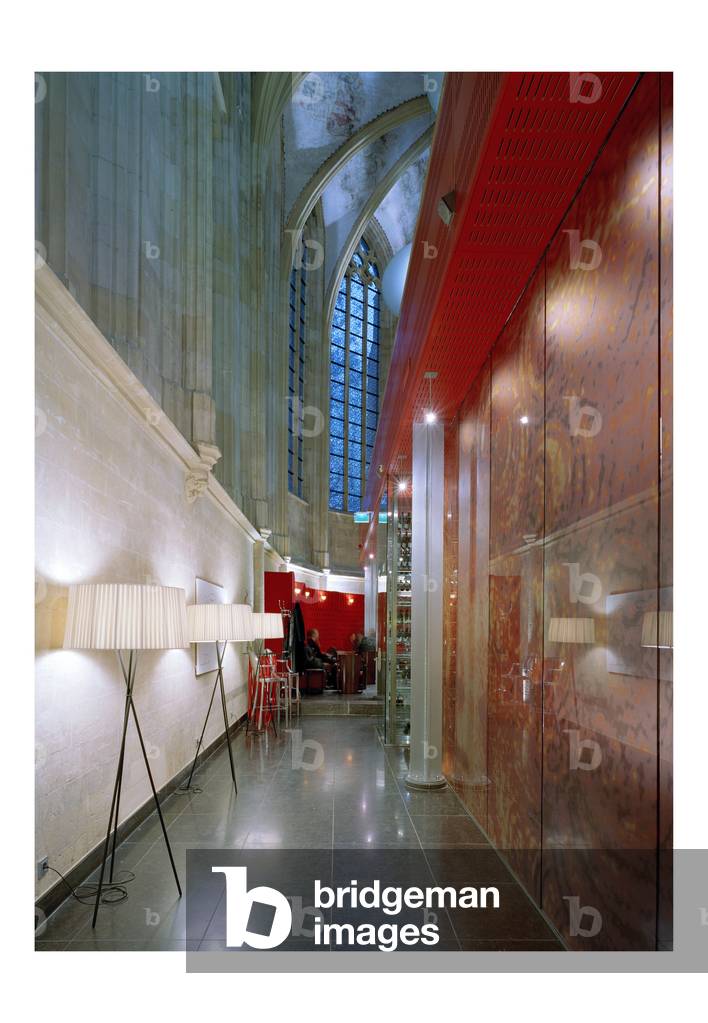 The hotel Kruisheren in Maastricht, Netherlands (Netherlands) realized by Satijn more architects and Vos interieur Mapertuus in 2005. Photography 15/03/06. In the heart of the historic centre of Maastricht, the 15th century Kruisherenklooster was inaugurated as a hotel in May 2005. In a very contemporary and innovative style and furniture by the Dutch interior architect Henk Vos (Maupertuus) and the famous lighting architect Ingo Maurer.