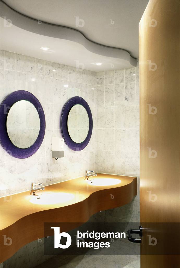 Sanitary facility Espace Elec in Puteaux, Hauts de Seine (Ile de France). Architecture Gerard Hamon, 1994.