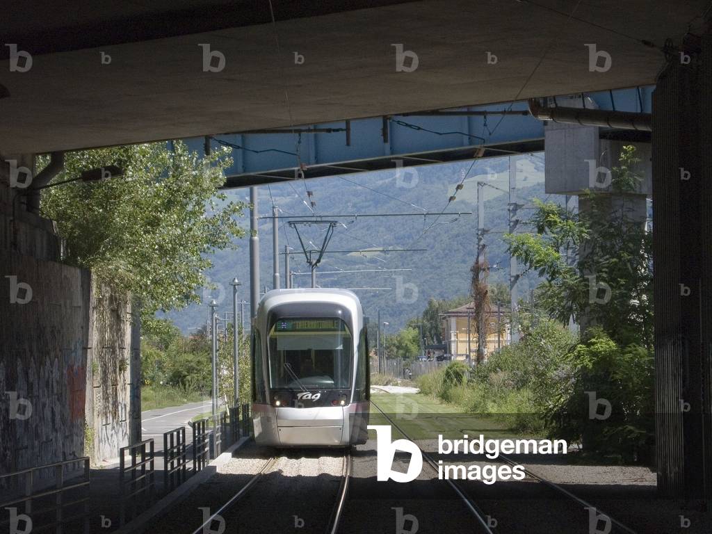 The new tram line Line C (2006), Grenoble/Moirans, crosses 5 communes on 13.5 km with 26 stations, Photography 15/09/06, in Grenoble (Isere, Rhone Alpes).