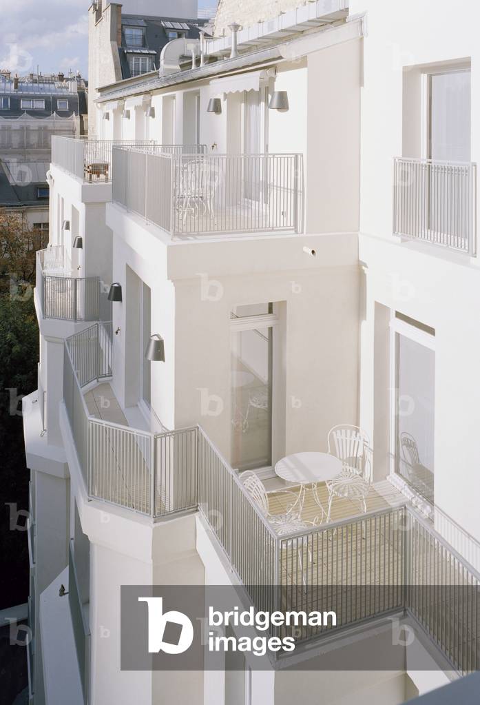 L'hotel de Sers, 41 Avenue Pierre Premier de Serbian, Paris 8, France. Architecture by Vidalenc Architects, 2004.