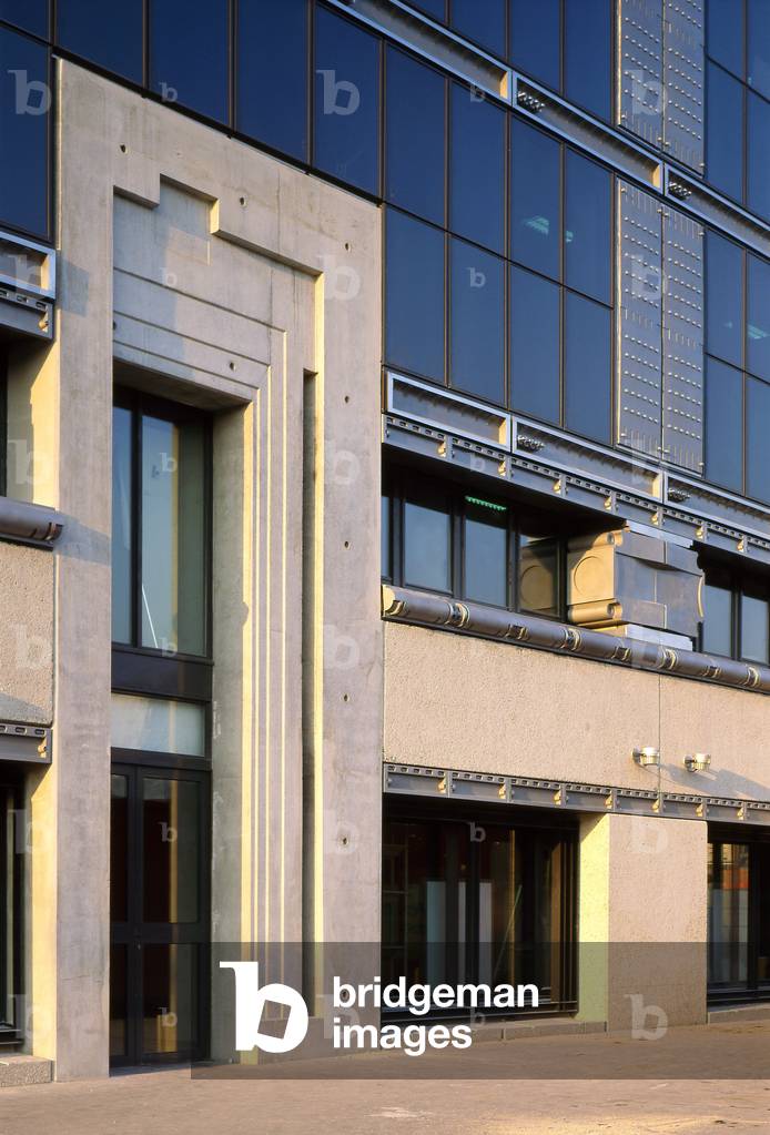 Office block, Paris. Architecture by Stanislas Fiszer, 1991.