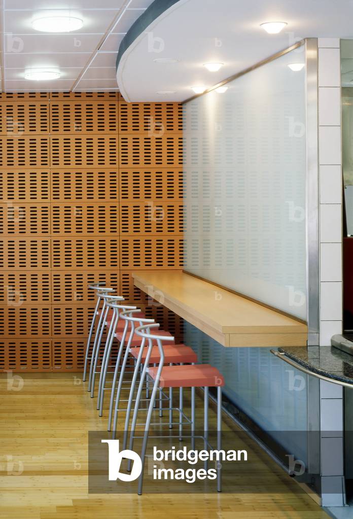 Acoustic insulation in a cafeteria, bamboo parquet.