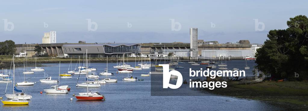 La Cité de la voile Eric Tabarly, Keroman underwater base in Lorient (Morbihan). Architect Jasques Ferrier, 2008. Photography 21/09/07.