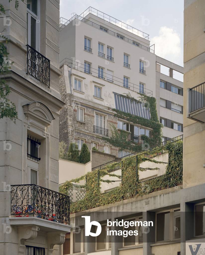 The passage of the Charbonniers Paris 15th arrondissement.