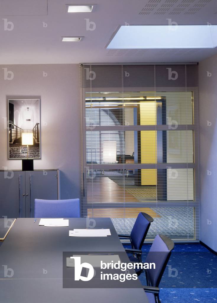 Bureaux (Business Center) dedicated to banks and insurance, in the heart of the 9th arrondissement. Designed and realized by Majorelle, a tertiary interior architecture firm, in 2000.