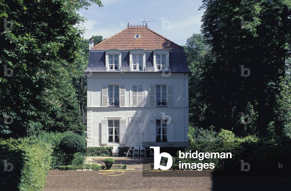 Detached house in the park of Maisons Laffite (Yvelines).