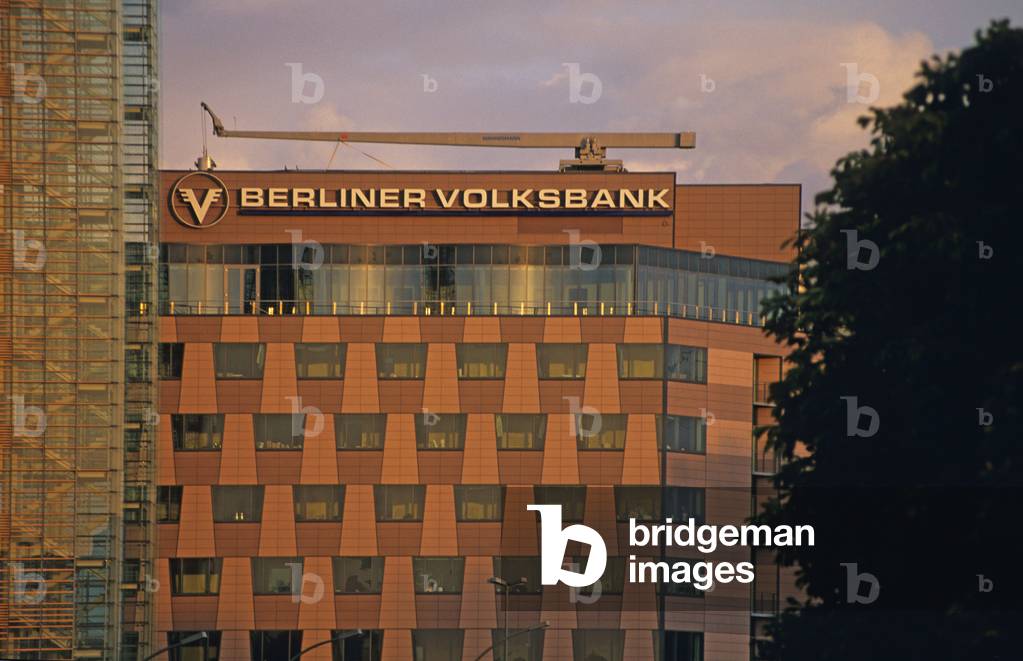 The Volksbank in Berlin (Germany). Construction 1994-1998, architects Arata Isozaki and Steffen Lehmann. Photography 15/10/99.