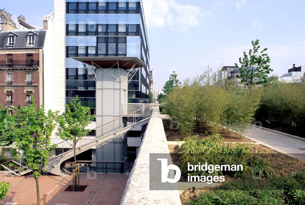 The Viaduc des Arts at the height of Boulevard Diderot, Paris 12th arrondissement. The planted promenade crosses for 4.5 km, the entire district. The railway tracks were replaced by suspended gardens, designed by Philippe Mathieux.