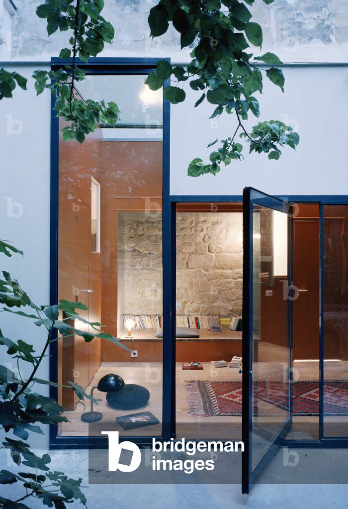 Townhouse made by Christian Pottgiesser and colourful by Pascale Thomas, 2004, Paris 75010. Photography 10/06/04