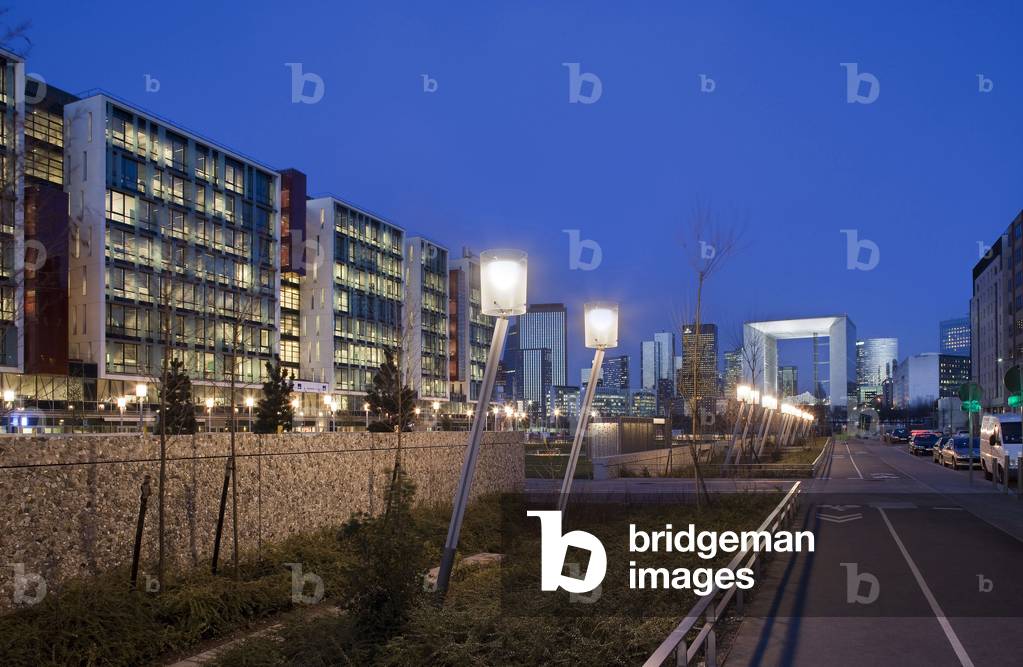 Terrasse 14 a 16 (Architects Philippe Almon, Jean Claude Garcia, Stephane Pourrier, TGT et associes, Jean Jacques and Jerome Treuttel) from the boulevard de Pesaro in Nanterre (Hauts de Seine), which house Axa's offices. Photography 10/03/09.