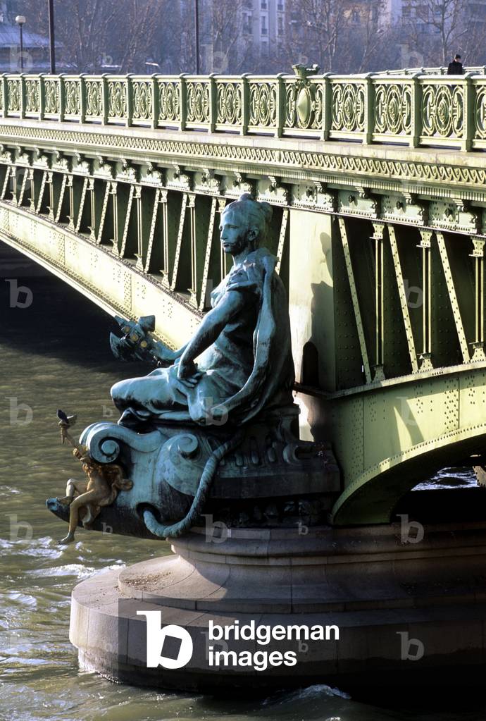 The Mirabeau bridge in Paris 15th arrondissement. Built in 1893-96, to connect the neighborhoods of Auteuil and Passy on the right bank to those of Javel and Grenelle on the left bank. Ingenieur Paul Rabel (1848-1899).