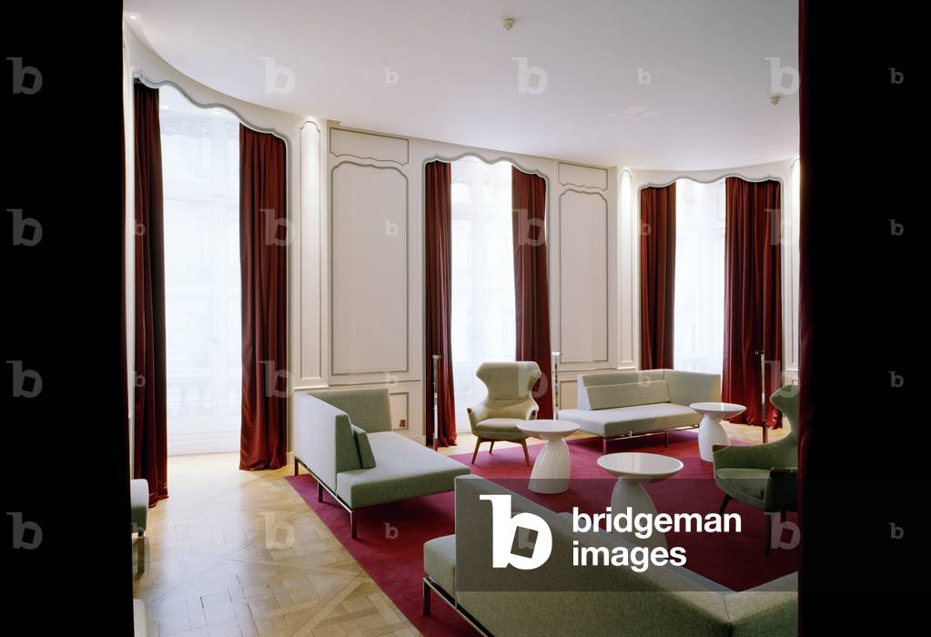 L'hotel de Sers, 41 Avenue Pierre Premier de Serbian, Paris 8, France. Architecture by Vidalenc Architects, 2004.