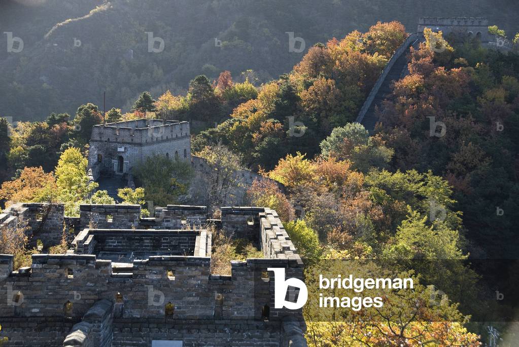 The Great Wall of China is close to Pekin. Construction of the Great Wall began in the 9th and 8th century BC, and continued for more than 2,000 years. If all its constructions and trunks spread across the vast region of North and Central China were combined, the Great Wall would extend over 50,000 km (100,000 li). Indeed, historical records show that since the Fighting Kingdoms, more than 20 feodal states and imperial dynasties have begun building defense walls. Photography 25/10/07