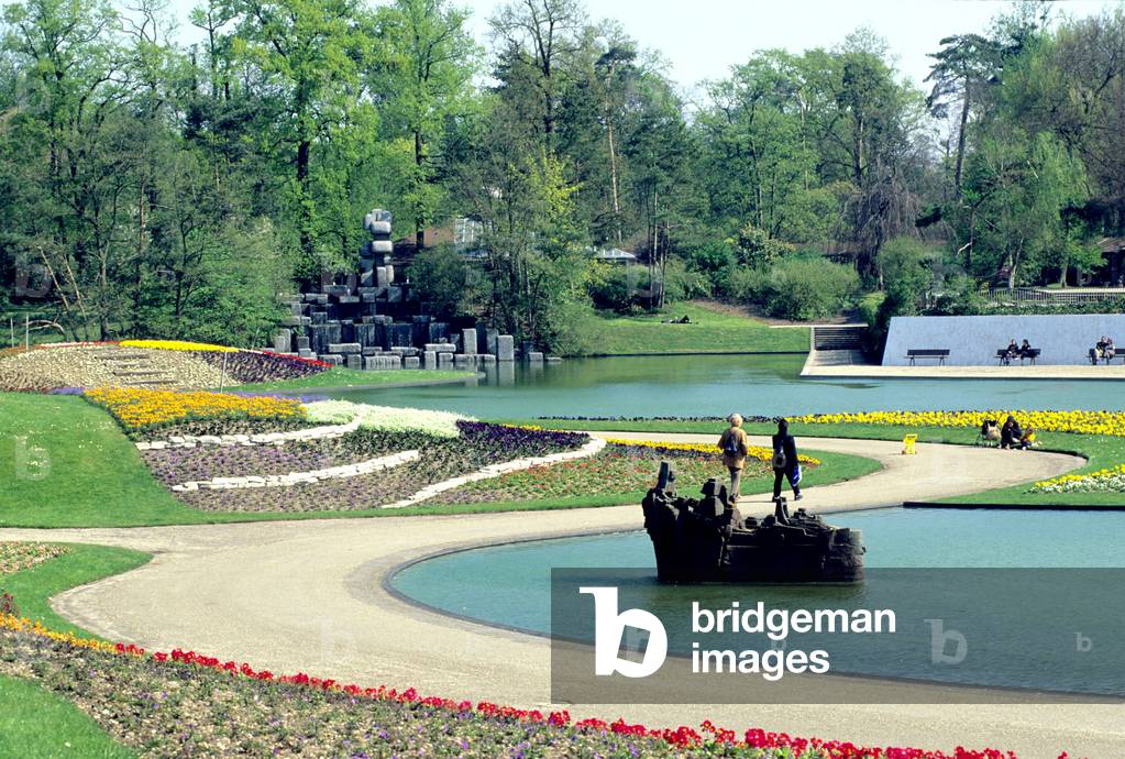 The Parc Floral de Vincennes, Paris 12th arrondissement. Located on the edge of the Bois de Vincennes, this botanical garden was created in 1969 by landscape architect David Collin. Photography 2002.