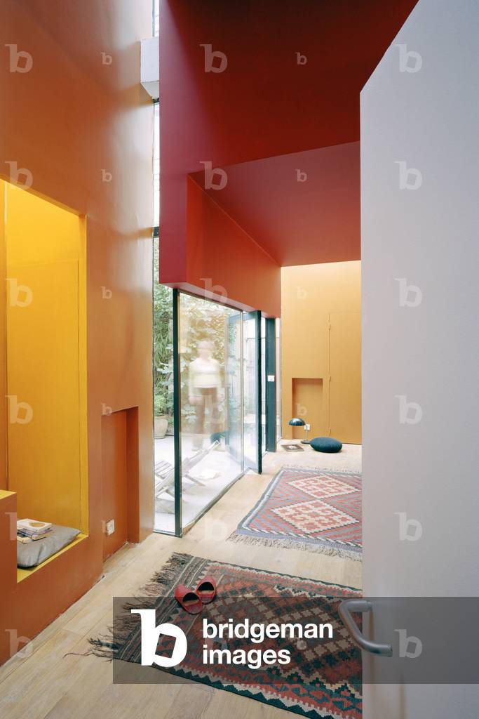 Townhouse made by Christian Pottgiesser and colourful by Pascale Thomas, 2004, Paris 75010. Photography 10/06/04