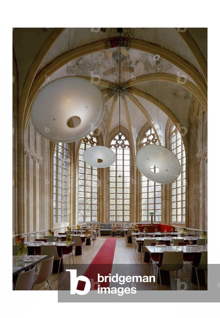 The hotel Kruisheren in Maastricht, Netherlands (Netherlands) realized by Satijn more architects and Vos interieur Mapertuus in 2005. Photography 15/03/06. In the heart of the historic centre of Maastricht, the 15th century Kruisherenklooster was inaugurated as a hotel in May 2005. In a very contemporary and innovative style and furniture by the Dutch interior architect Henk Vos (Maupertuus) and the famous lighting architect Ingo Maurer.