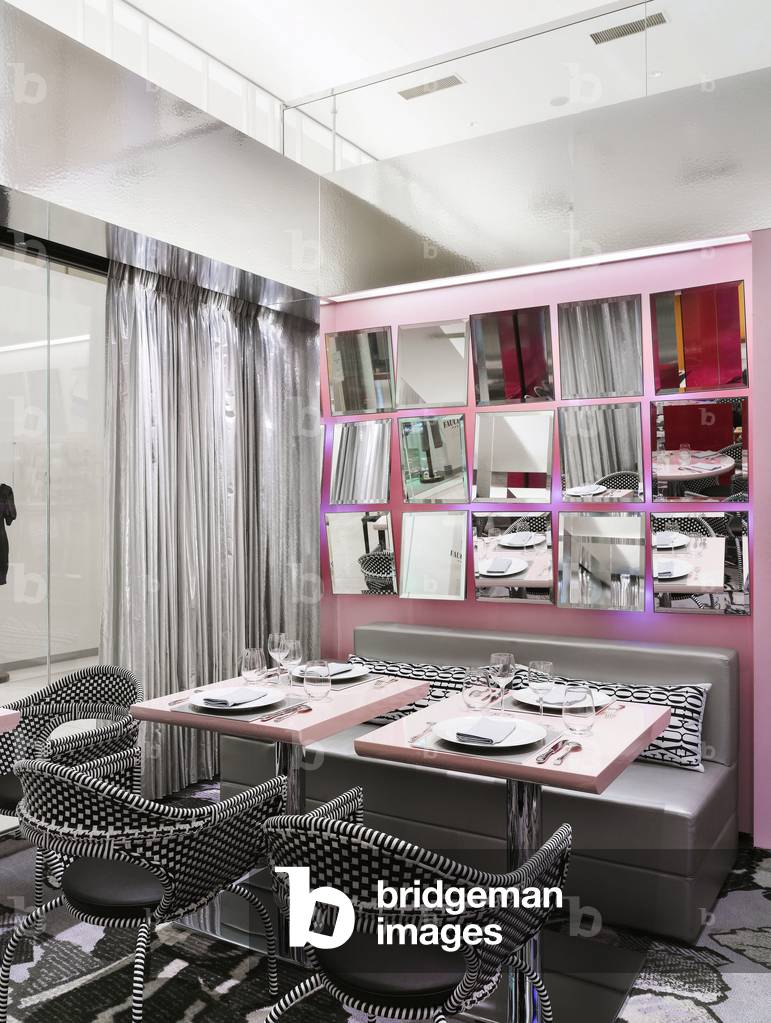 Le cafe Fauchon, Shinjuku, Tokyo. Architecture by Christian Biercher. Photography 30/05/07