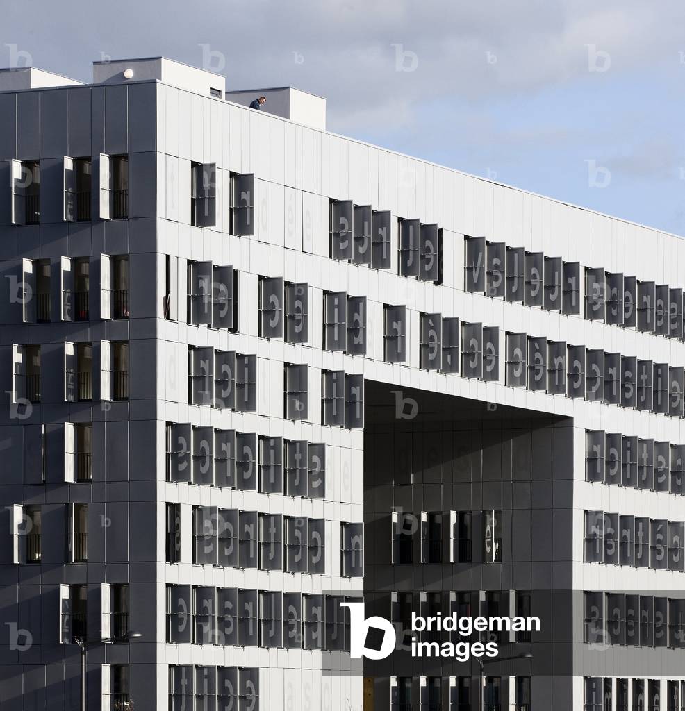 The mixed estate complex Le Monolithe, a Lyon Confluence, 2010, Winy Maas (MVRDV), Pierre Gautier (PGA), Manuel Gautrand (MGA), Erick van Egeraat (EEA) and Emmanuel Combarel-Dominique Marrec (ECDM) (c) Luc Boegly/Combarel Emmanuel Gautier Pierre Gautrand Manuel Maas Winy Marrec MVRDV van Egeraat Erick /Artedia/Leemage