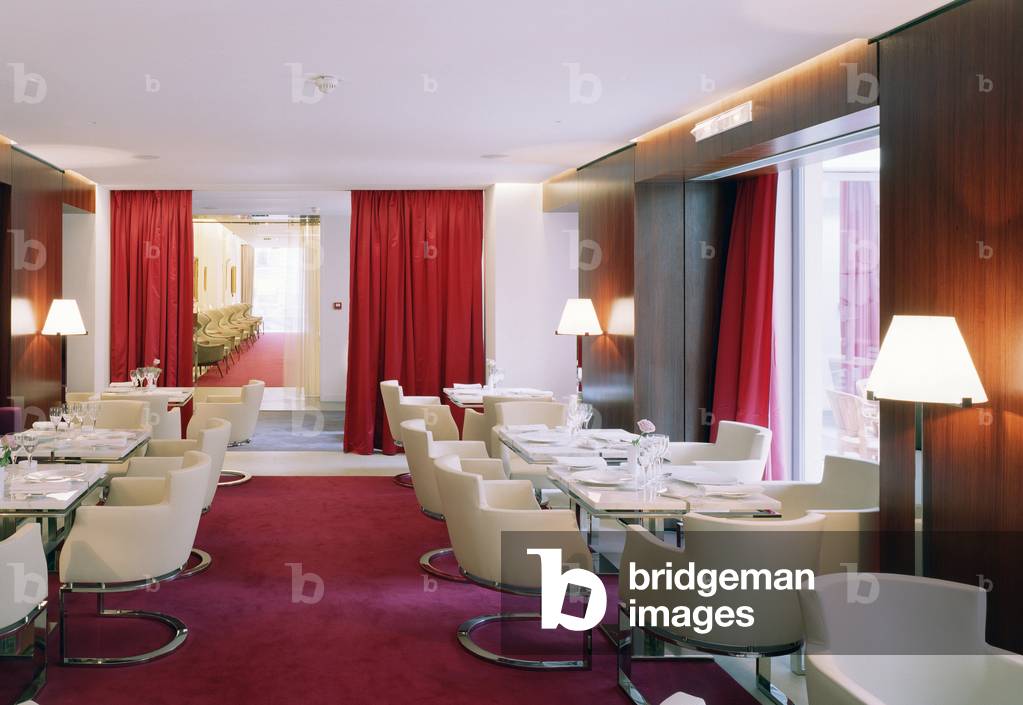 L'hotel de Sers, 41 Avenue Pierre Premier de Serbian, Paris 8, France. Architecture by Vidalenc Architects, 2004.