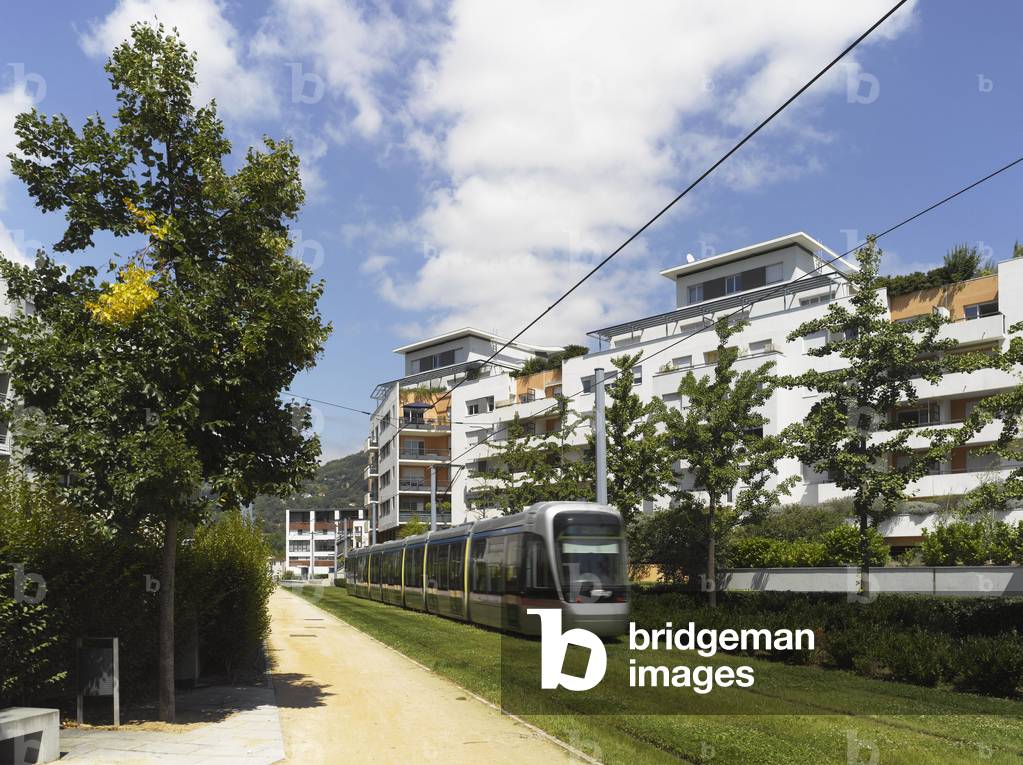 Apartment building in the railway station area, Europole in Grenoble (Isere, Rhone Alpes). Photography 15/08/07