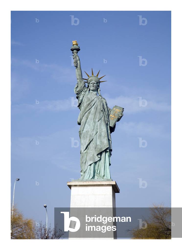 The statue of Liberte, on the Ile aux Cygnes in Paris 16th. Sculpture 1889, by Frederic Auguste Bartholdi (1834-1904). Photography 10/03/06.