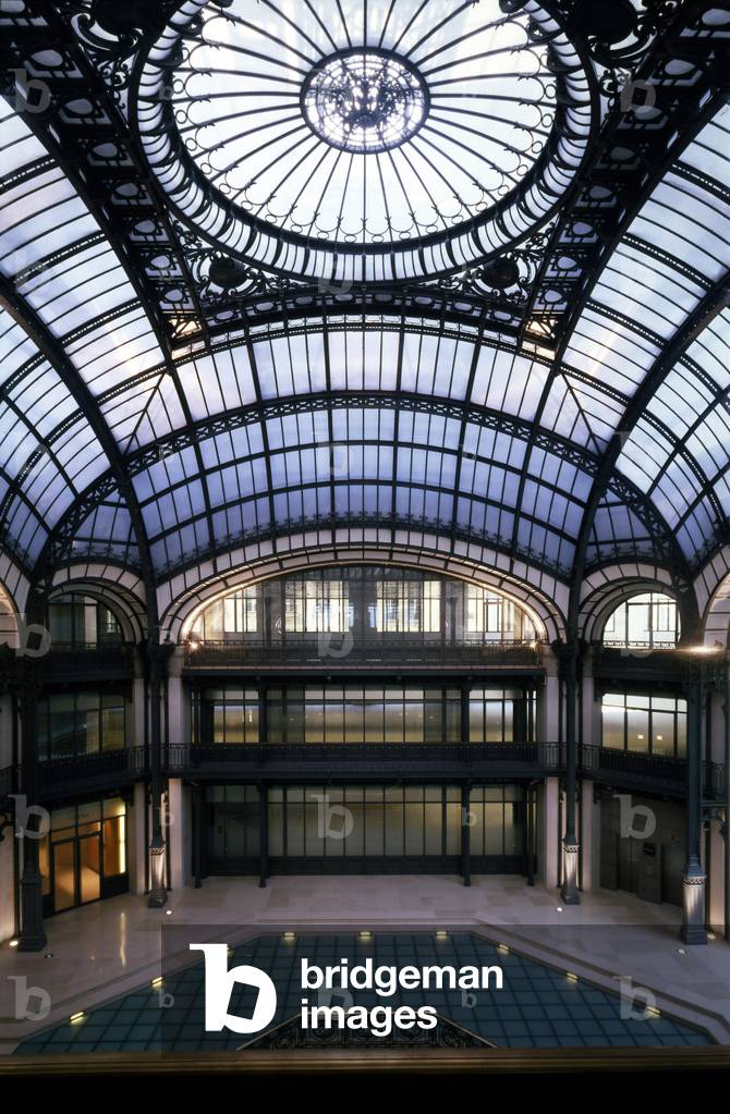Le Centorial, Rehabilitation of the headquarters of Credit Lyonnais, 17-23 boulevard des Italians, Paris 2. The Centorial, restructuring of the former headquarters of Credit Lyonnais. It now includes 38,000 square meters of office space on eight levels. The old building has been completely demoli with the exception of the elements of historical monuments in particular the facade and the dome.