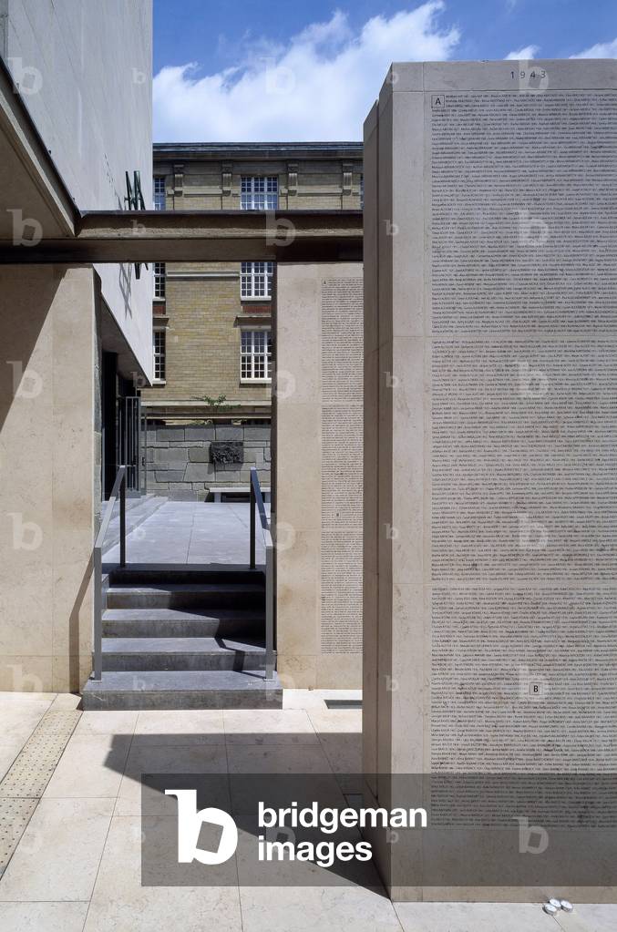 Le mur des Names au Memorial de la Shoah, 17 rue Geoffroy l'Asnier, Paris 4. Architect Antoine Jouve, Simon Vignaud, 2005