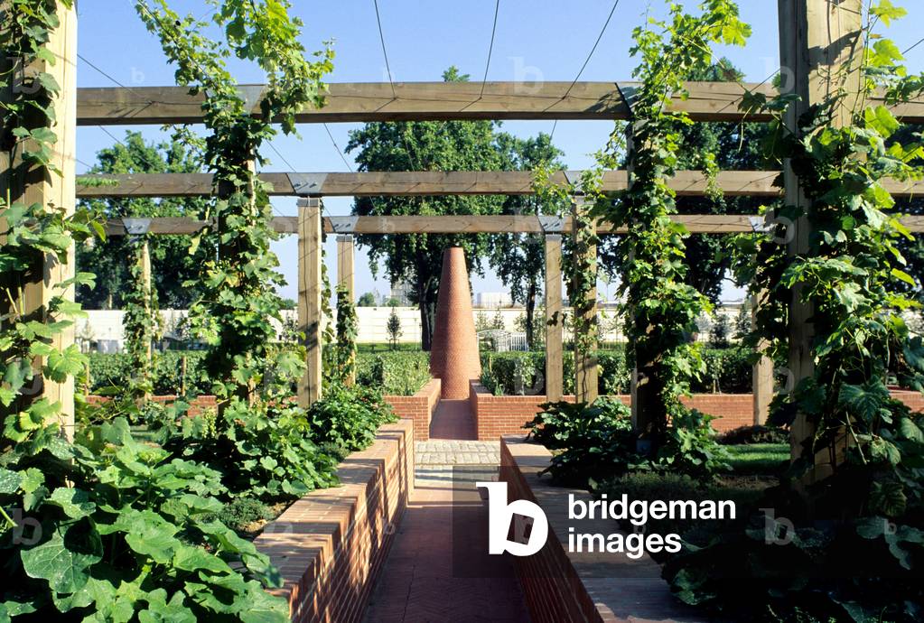 Parc de Bercy, Paris 75012. Architect: Bernard Huet with Madeleine Ferrand Jean-Pierre Feugas and Bernard Leroy - Landscapers: Ian Le Caisne and Philippe Raguin, 1993-1997. The Parc de Bercy has been brought to the site of the former Bercy wine warehouses.