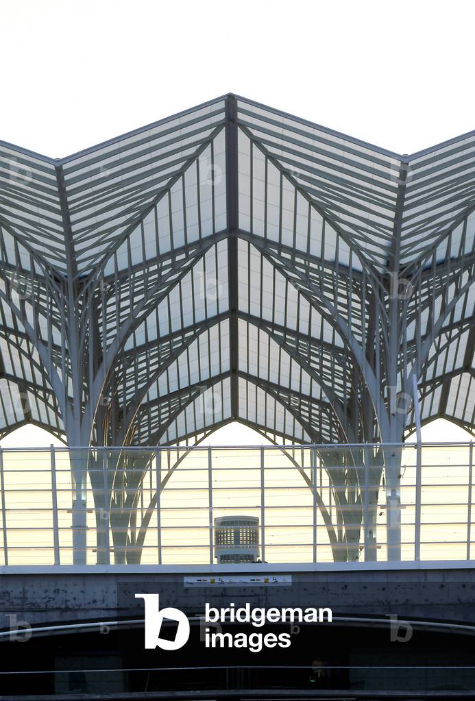 Orient train station in Lisbon (Portugal). Architecture of Santiago Calatrava, 1993-1998. Photography 1998.