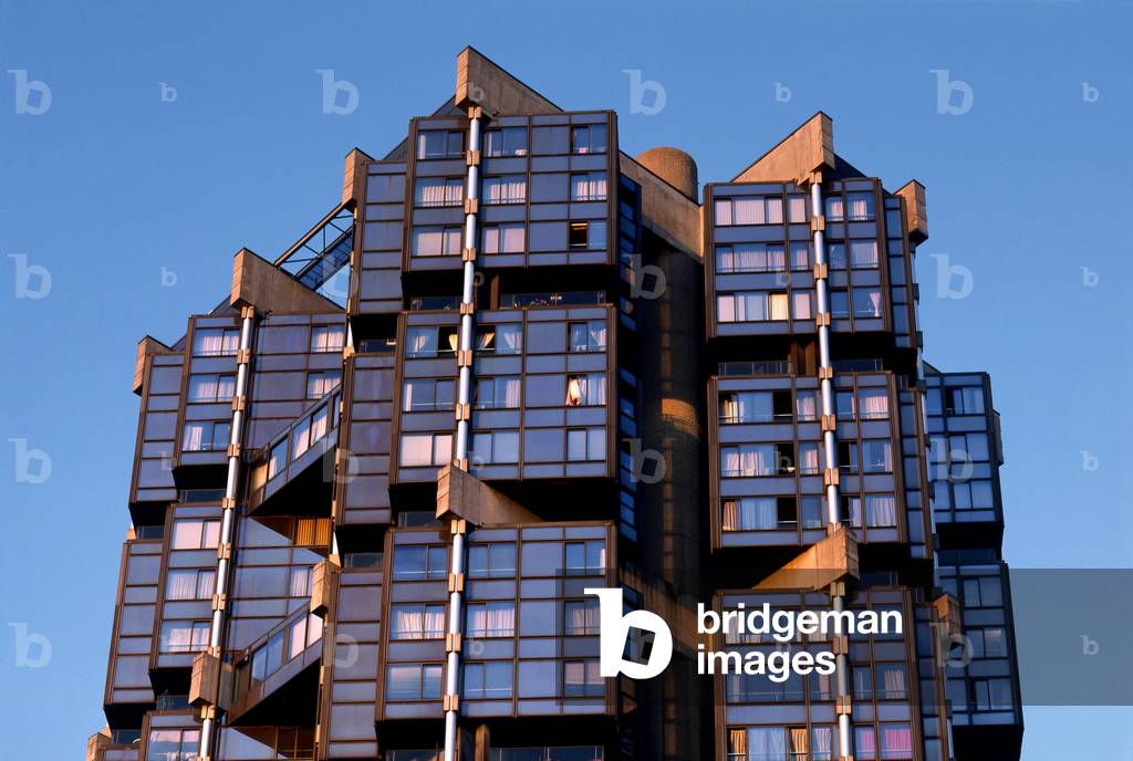 Tour Totem at the Front de Seine Paris 15th arrondissement. Architects Michel Andrault and Pierre Parat, 1978.