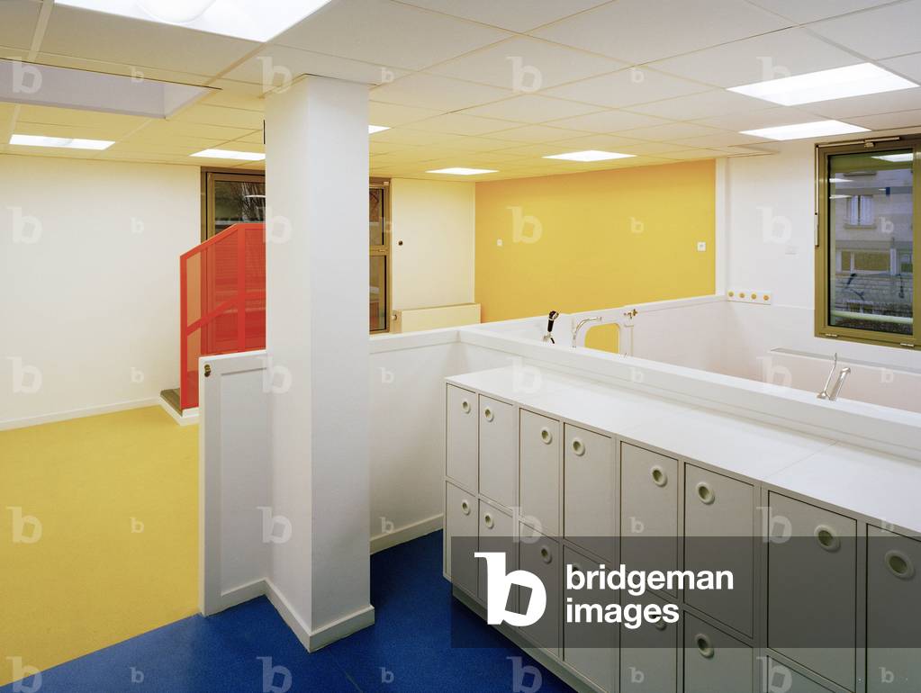 Creche collective, 295 rue de Charenton, Paris 12arrondissement. Architect Christian Biecher, 2005.