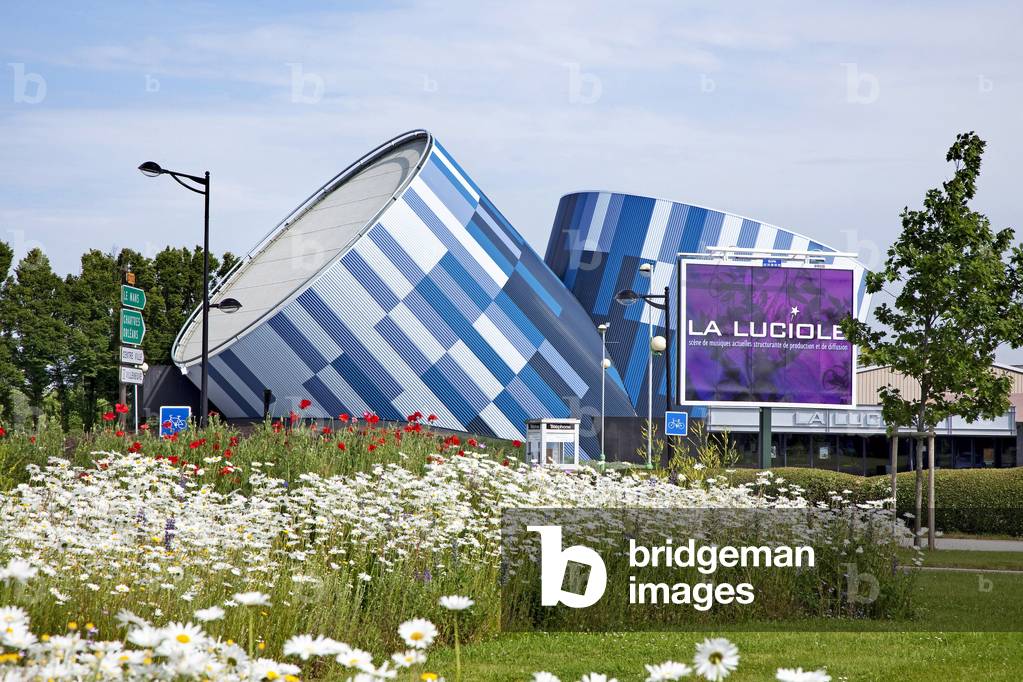 The extension of the concert hall of the Luciole, 171 Rue de Bretagne in Alencon, Orne, Basse Normandie (Basse-Normandie), France. Architecture Jacques Moussafir, 2006-2008. Photography 05/06/09