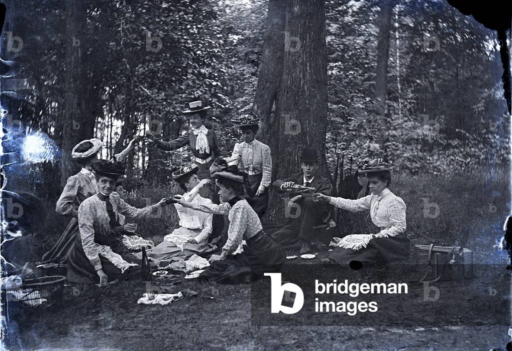 Picnic, France, c.1900 (photo)