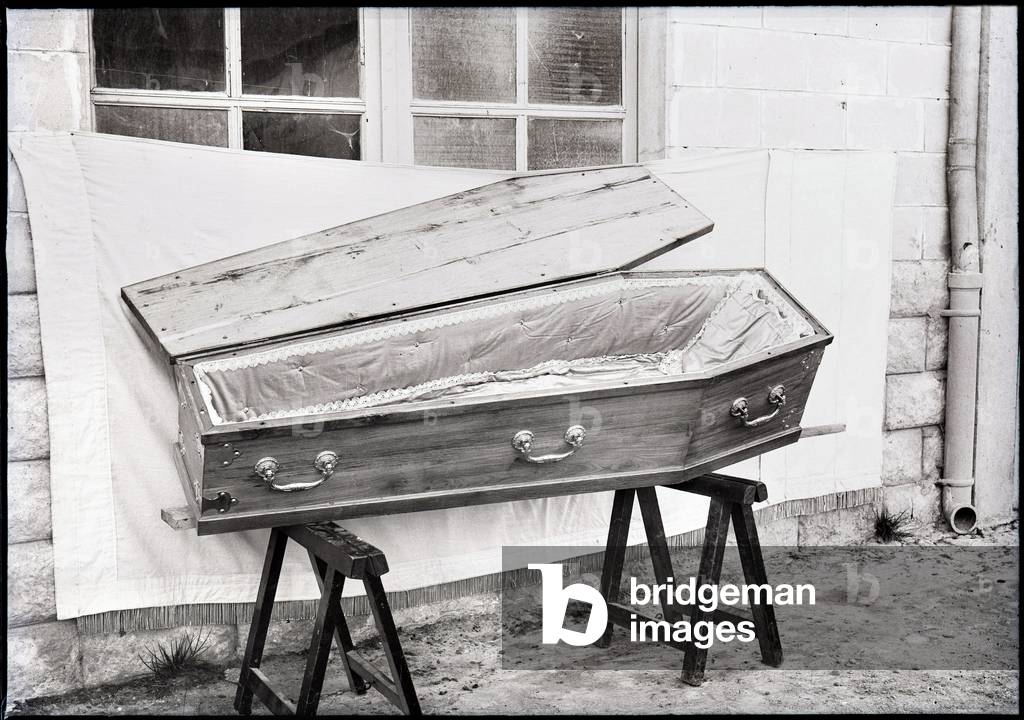 Empty coffin, France, c.1930 (photo)