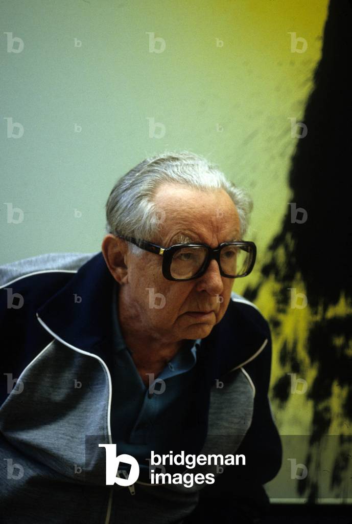 Hans Hartung in his workshop on november 9, 1983, in Mougins (France) (photo)