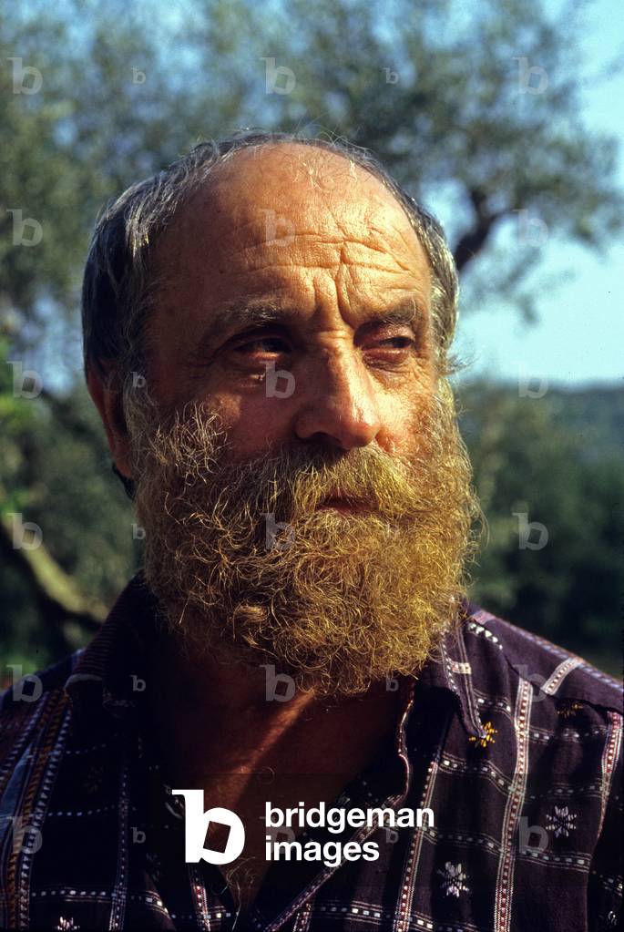Sculptor Cesar (Cesar Baldaccini) here in Roquefort les Pins november 1987 (photo)