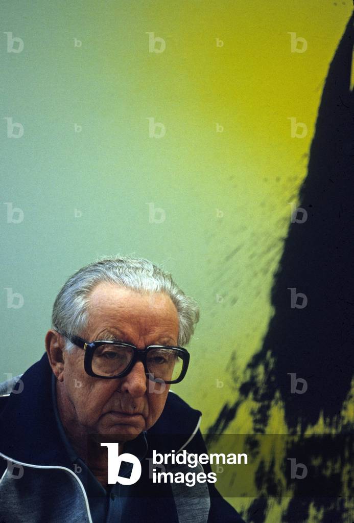 Hans Hartung in his workshop on november 9, 1983, in Mougins (France) (photo)