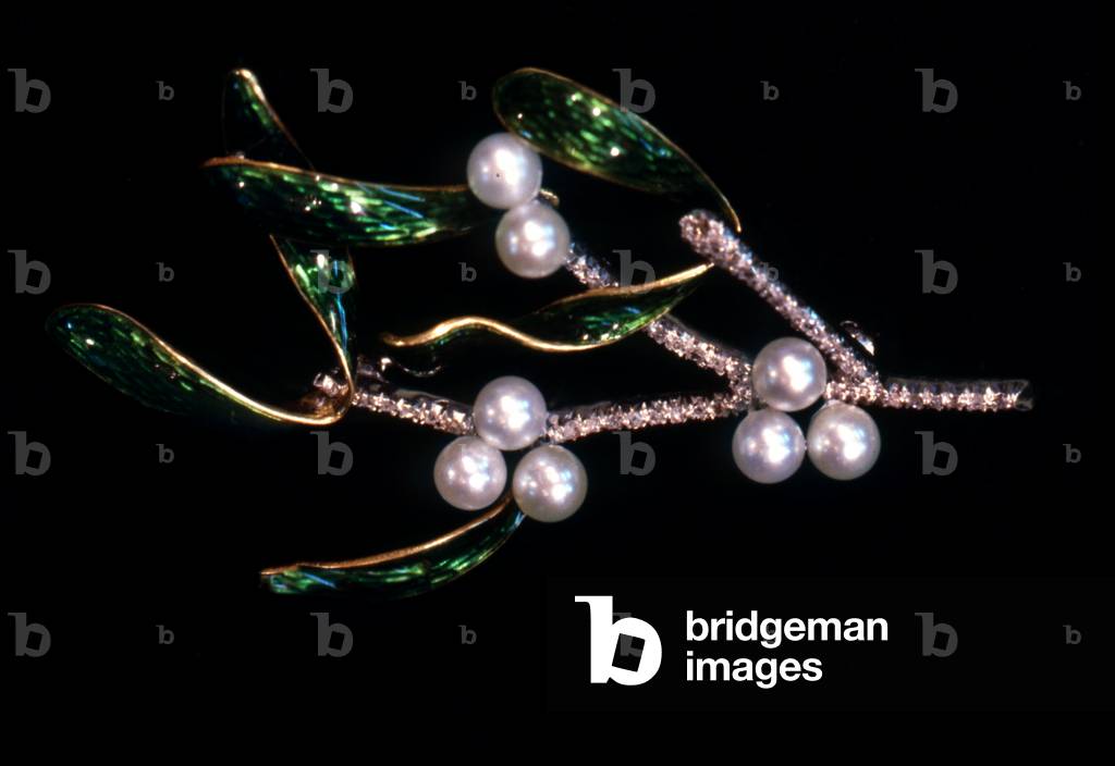 Mappin & Webb 5 Brooch Silver, Enamel & Pearl Mistletoe Brooch (photo)