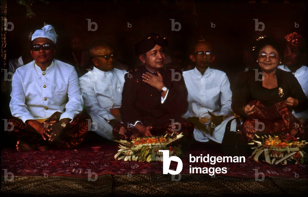President Suharto of Indonesia with Siti Hartinah, his wife, and entourage at Eka Dasa Rudra Ceremony, Pura Besakih, Bali, 1979 (photo)
