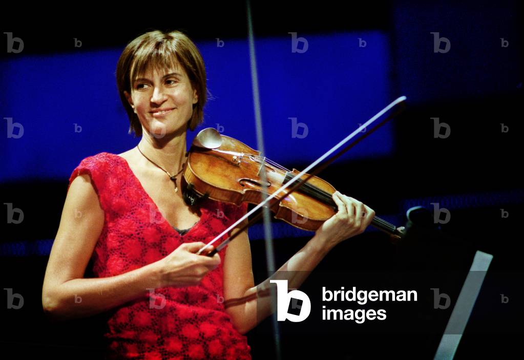 Viktoria Mullova (violin) and Matthew Barley (cello) performing