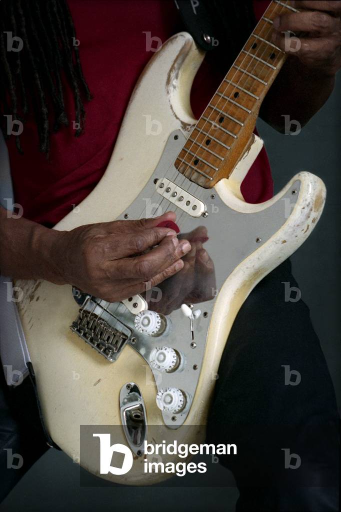 Nile Rodgers playing his Fender Stratocaster (photo)
