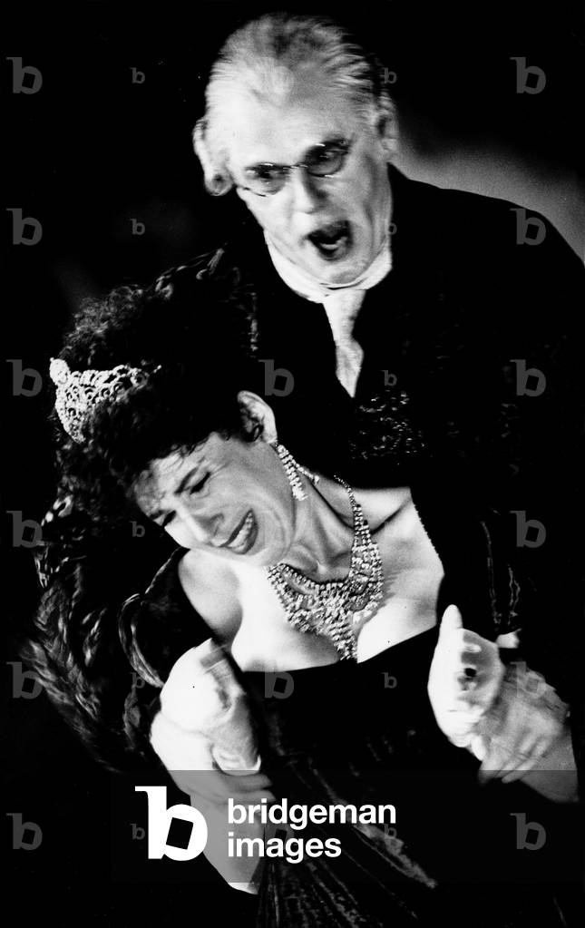 Rosalind Plowright as Tosca