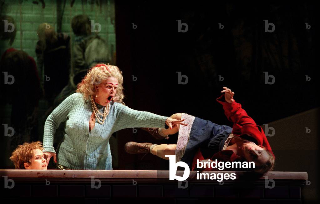 Angelika Kirschslager as Hansel, Anja Silja as Witch