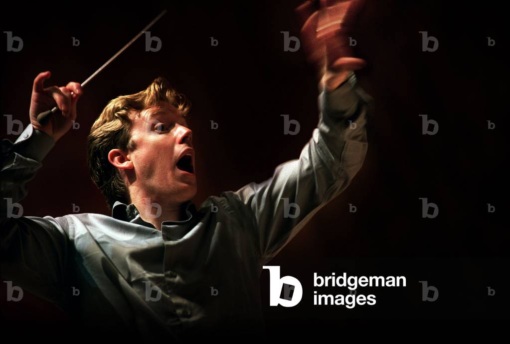 Daniel Harding conducting with